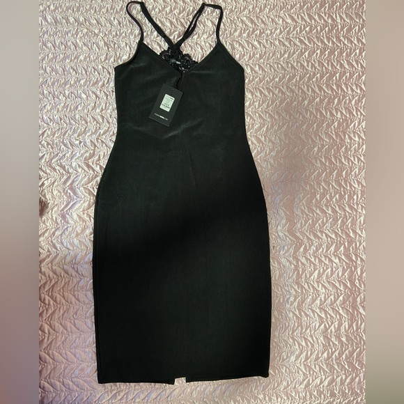 Cute and sexy midi dress with lace back and slit. Brand new Fashion Nova - Picture 5 of 5